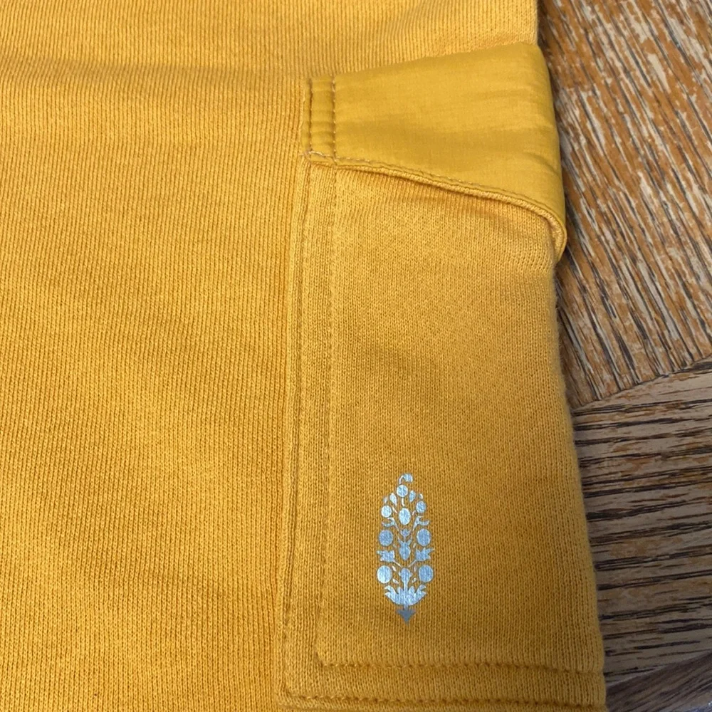 Free People M NWOT Marigold cropped pockets wide leg joggers - Picture 4 of 7